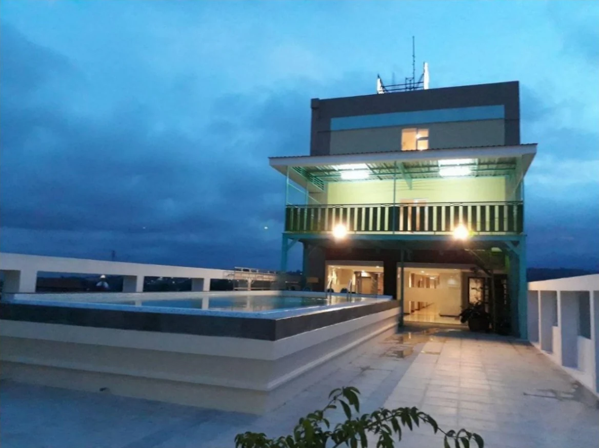 Kolam renang dari profil Syariah Radho Hotel Malang